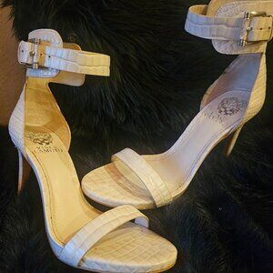 NWOB Vince Camuto Croc Embossed Leather Heels Size 7.5